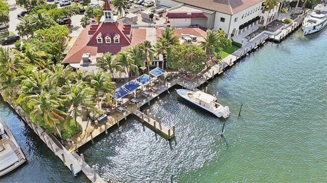 Building Photo - 1050 SE 15th St