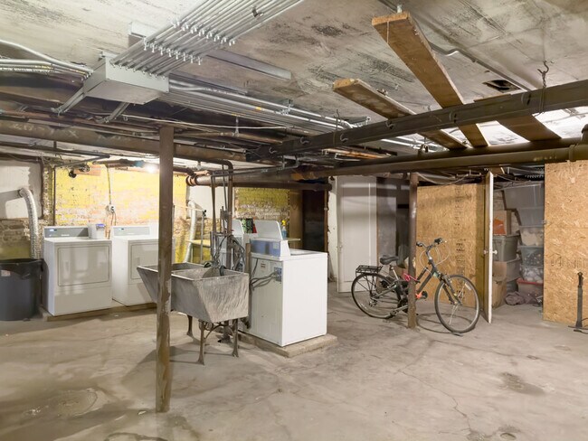 Building Photo - 4432 N Wolcott Ave