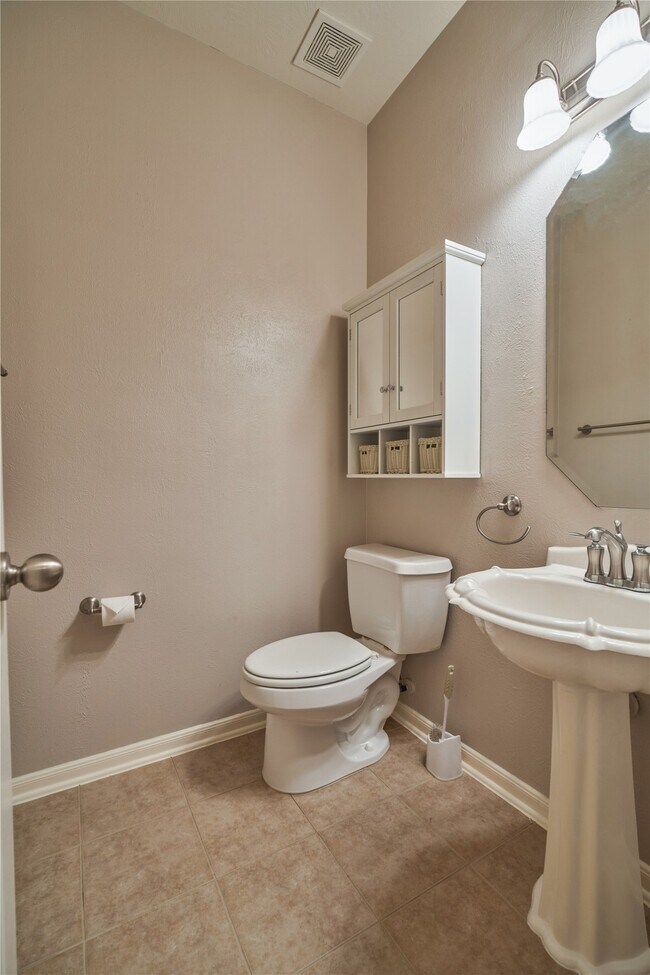 Building Photo - 17250 Lafayette Hollow Ln