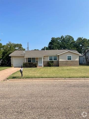 Building Photo - 2910 Bennett Dr