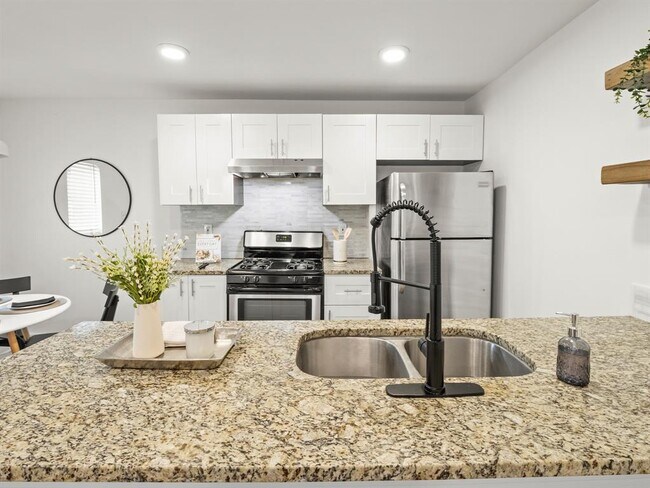 Building Photo - 5820 Berkman Dr