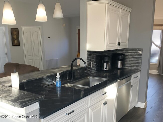 Building Photo - 1095 Egret Lake Way