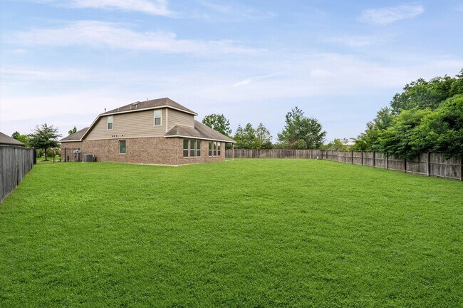 Building Photo - 10 Log House Ct