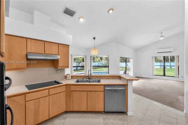 Building Photo - 10330 SW 58th Ct