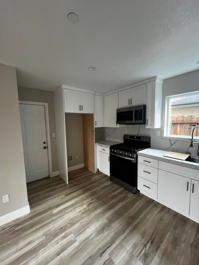 Building Photo - 436 E Center St