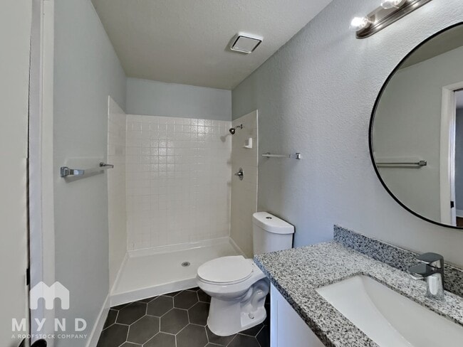 Building Photo - 4336 N Fox Point Dr