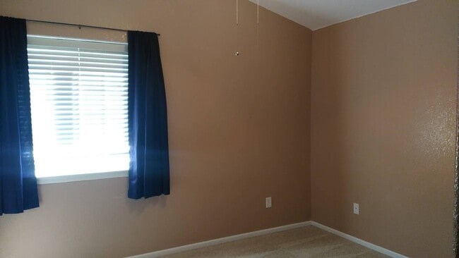 Building Photo - Nice 2 Story Townhome with Attached Garage...