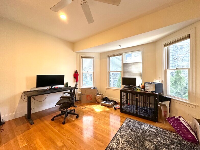 Building Photo - 10 Selkirk Rd