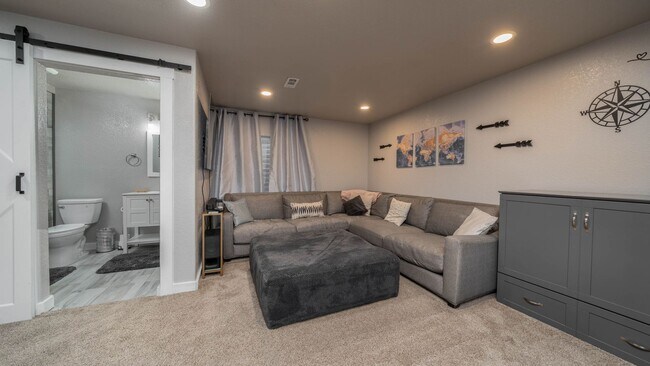 Building Photo - Furnished Rental in the Spring Creek Neighborhood