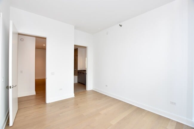 Building Photo - 60 E Randolph St