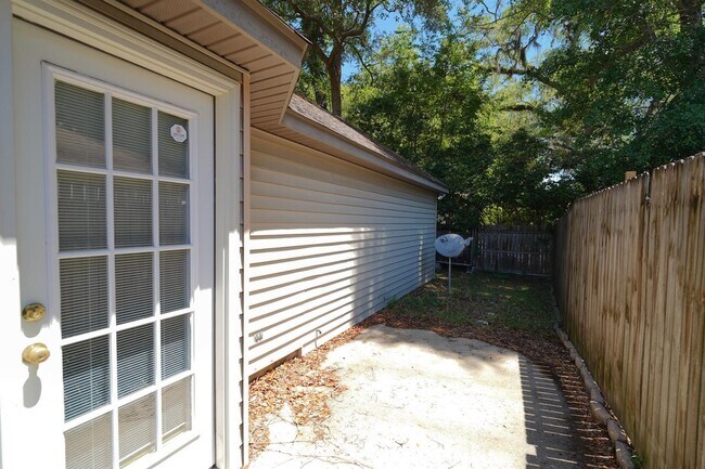 Building Photo - 2605 Yarmouth Ln