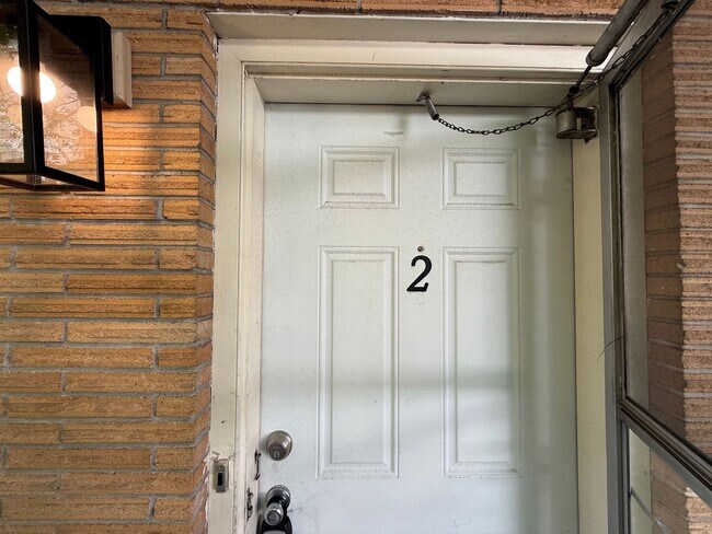 Building Photo - 1218 W Tenth Ave