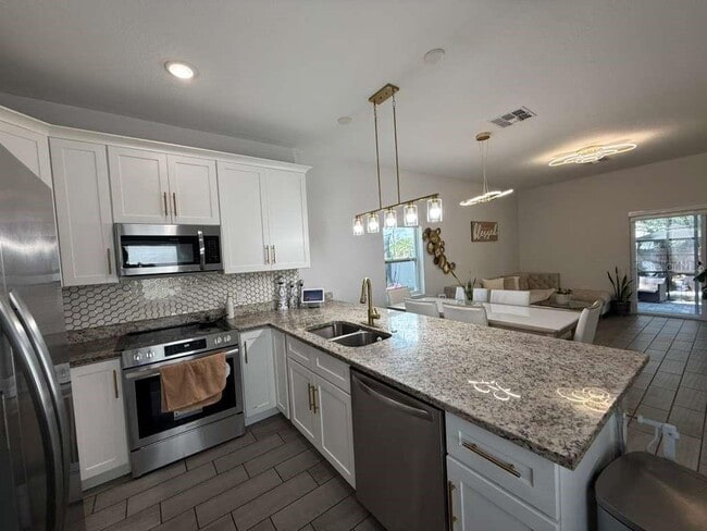 Building Photo - 408 N Finley Ave