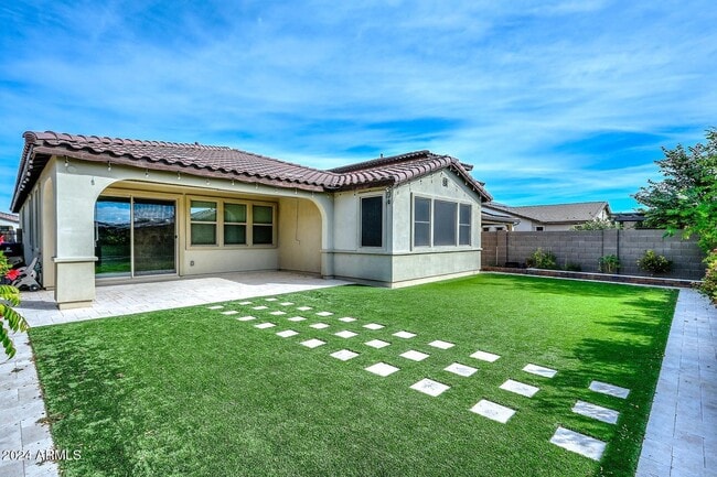 Building Photo - 7433 W Maya Way