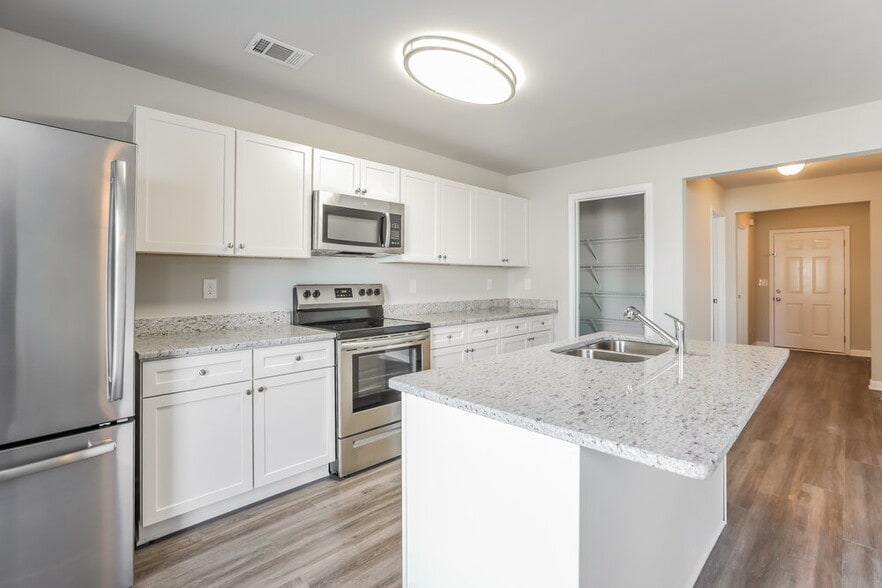 Building Photo - 317 Nutwood Trce