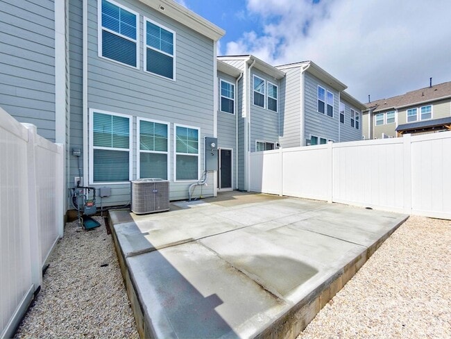 Building Photo - 915 Emma Kate Ct