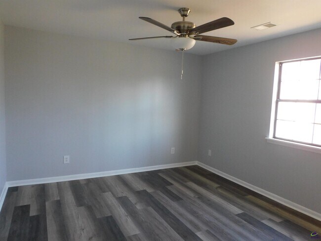 Building Photo - 204 Tallulah Trail