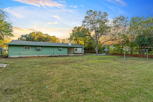 Building Photo - 112 Dawn Dr