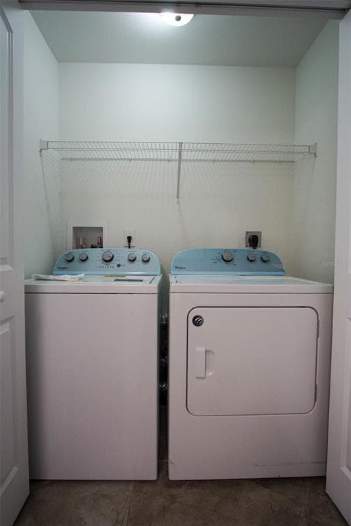 Building Photo - 217 Maple St W