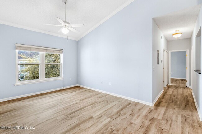 Building Photo - 1601 Nectarine St