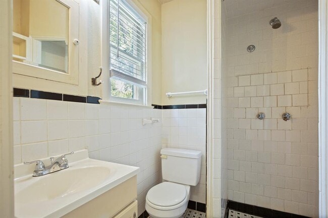 Building Photo - 3115 Benelva Dr