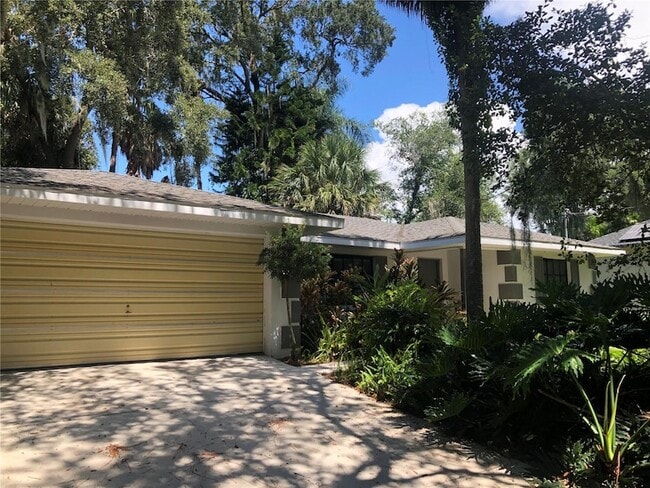 Primary Photo - 1120 N Brickell Dr