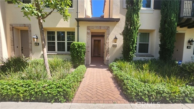 Building Photo - 22 Ovation