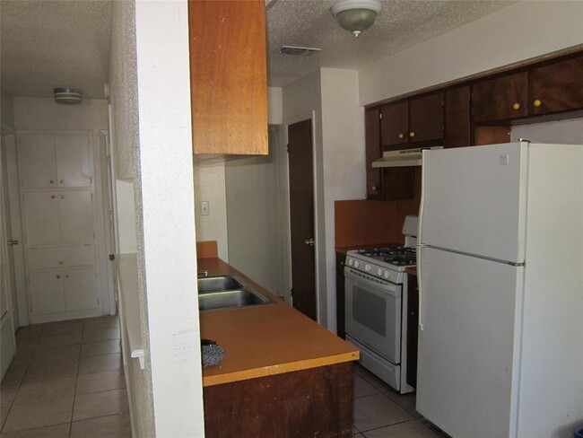 Building Photo - 2313 Rockridge Dr