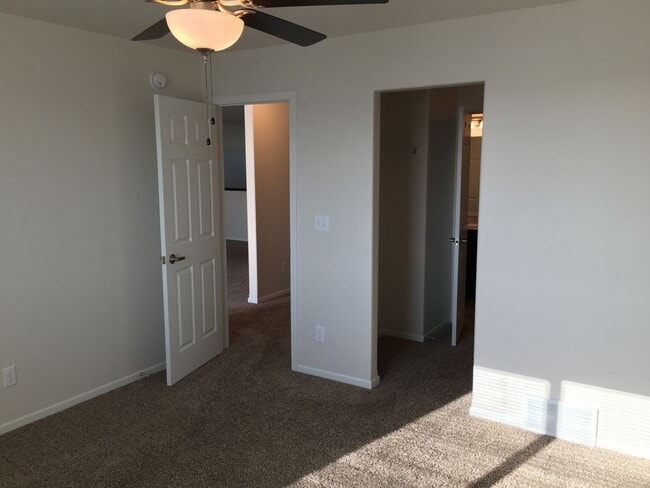 Building Photo - 3 Bed 2 Bath Twin Home