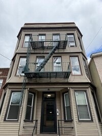 Building Photo - 198 Griffith St