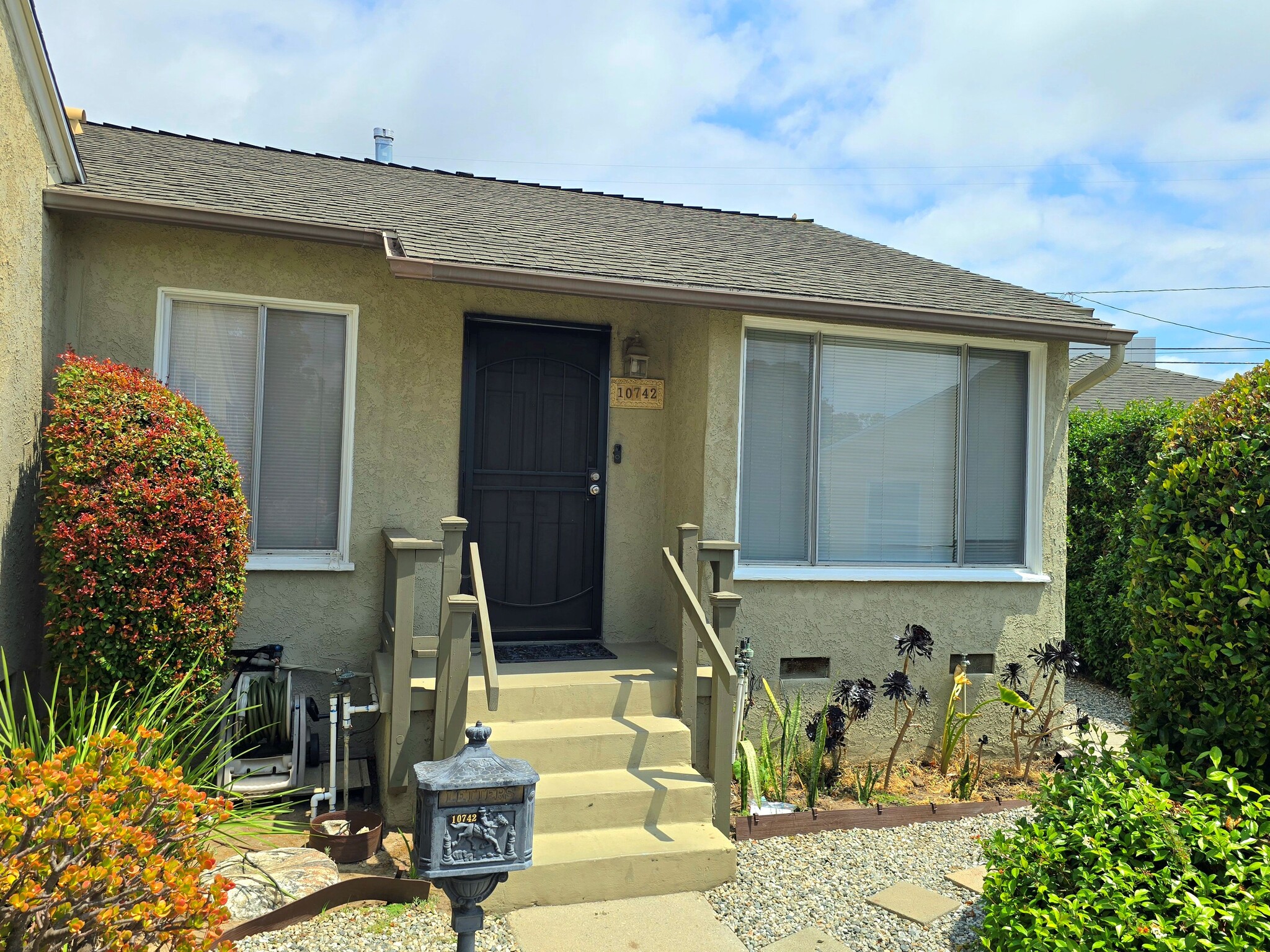 25-10742 Galvin - 10742 Galvin St
