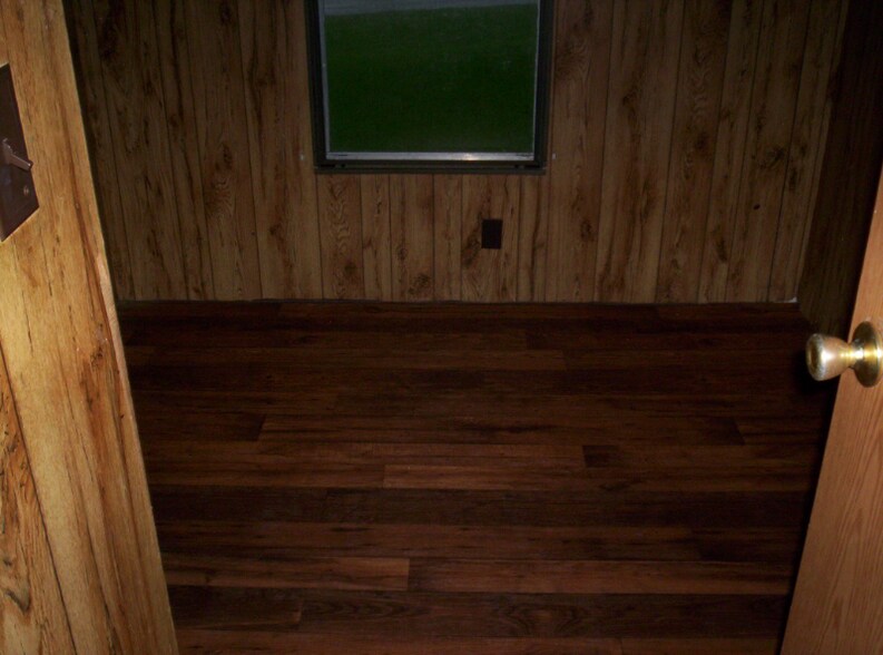 Building Photo - 547 Creekside Dr
