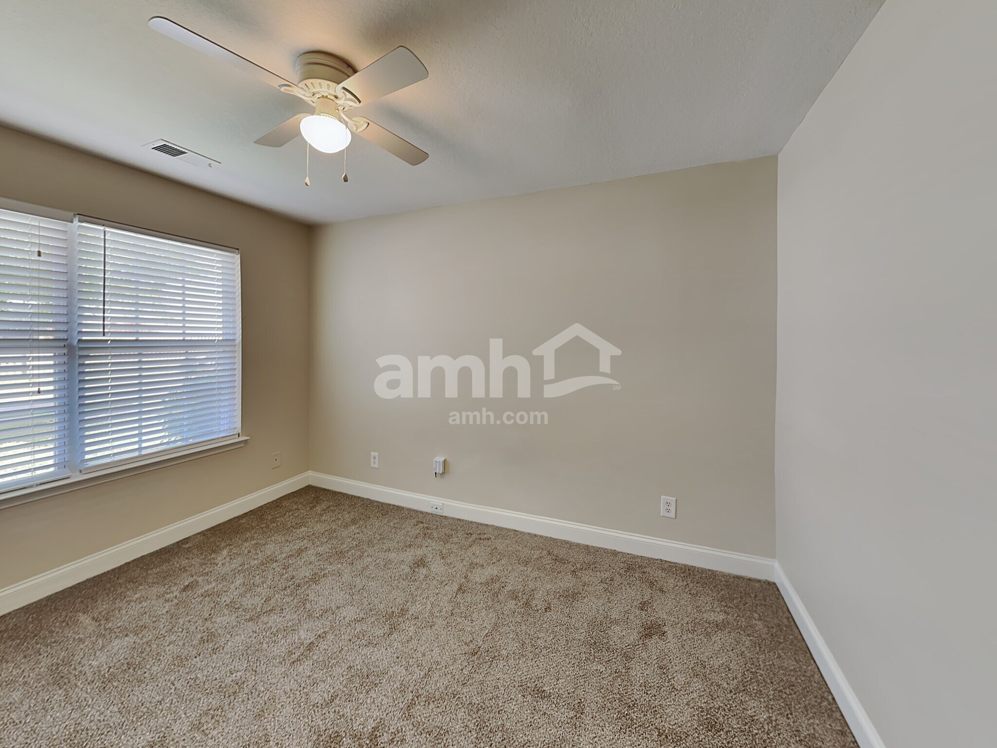 Building Photo - 1762 Woods Ln