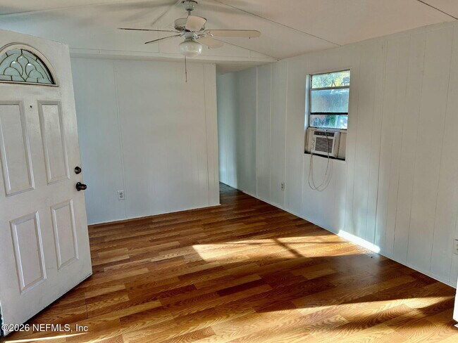 Building Photo - 5355 New Kings Rd