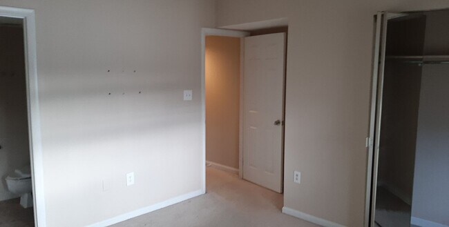 Building Photo - Spacious 3 Bedroom Condo- Olney, MD