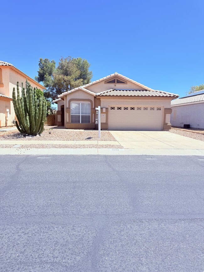 Building Photo - 9102 N Safflower Ln
