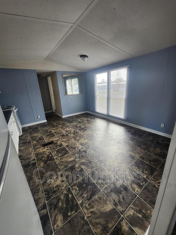 Building Photo - 1018 Crystal Blvd