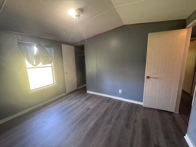 Building Photo - 58 Lakewater Dr