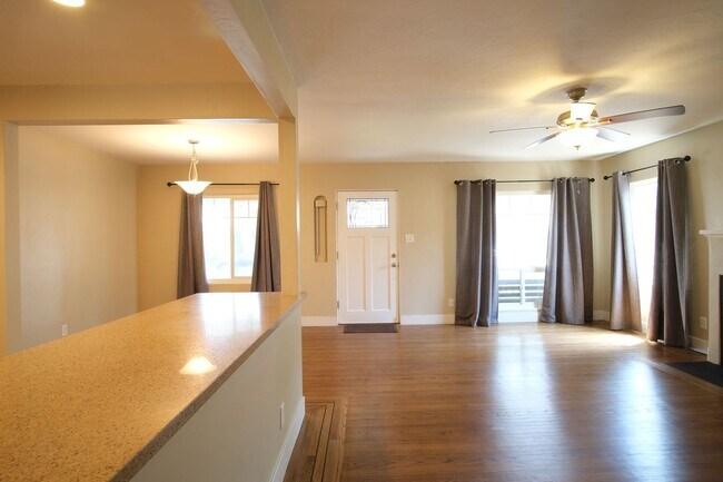 Building Photo - Charming 3-bedroom, 1-bathroom in Sacramento.