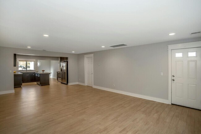 Building Photo - 288 Acre Ln