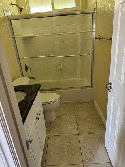 Bathroom - 4210 Thorn St