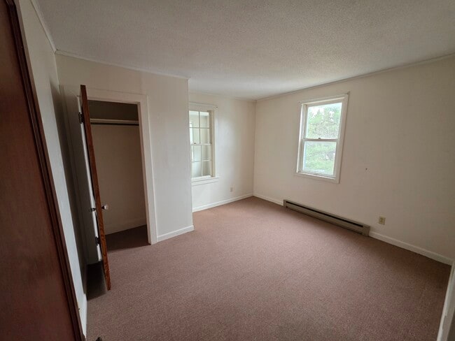 Building Photo - 515 Main St