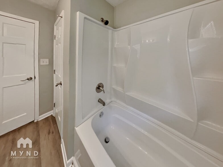 Building Photo - 5409 Pine Valley Dr