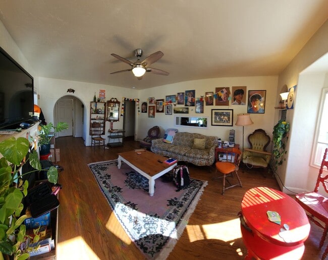 Building Photo - 7 Bedroom 3 bath home close to POLY!!!!