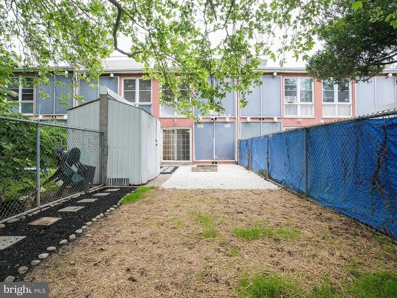 Building Photo - 1520 W Thompson St