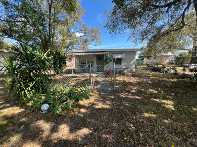 Building Photo - 1609 Granada Ave