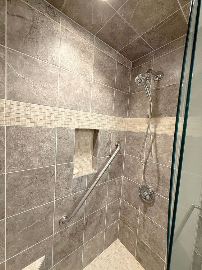 Building Photo - Downtown Luxury Condo Available Furnished or Unfurnished, with Parking