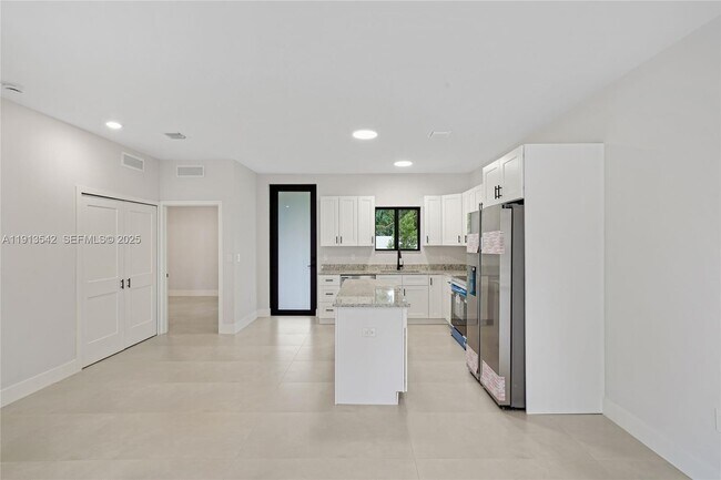 Building Photo - 4309 E 8th Ct