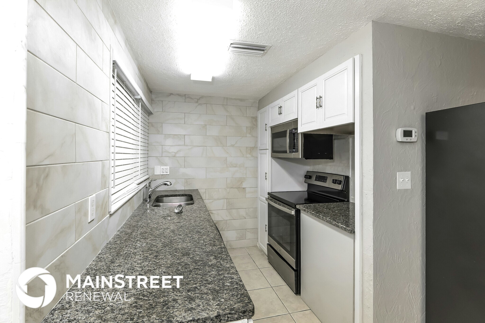 Building Photo - 4215 Tarpon Rd