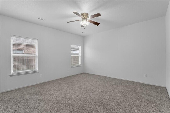 Building Photo - 4404 SW Gallatine Ave